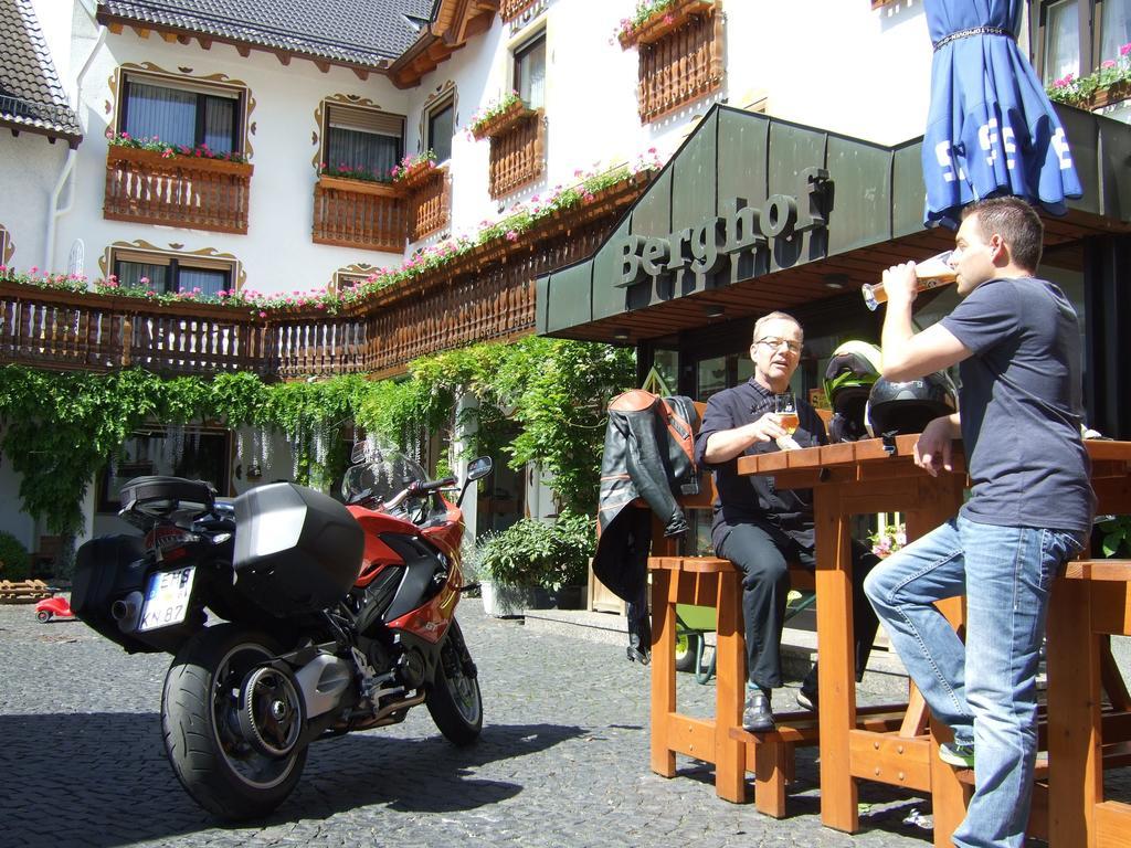 Hotel - Restaurant Berghof Berghausen  ภายนอก รูปภาพ