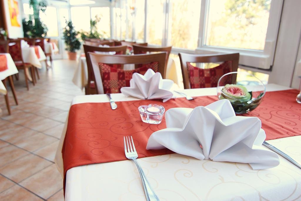 Hotel - Restaurant Berghof Berghausen  ภายนอก รูปภาพ