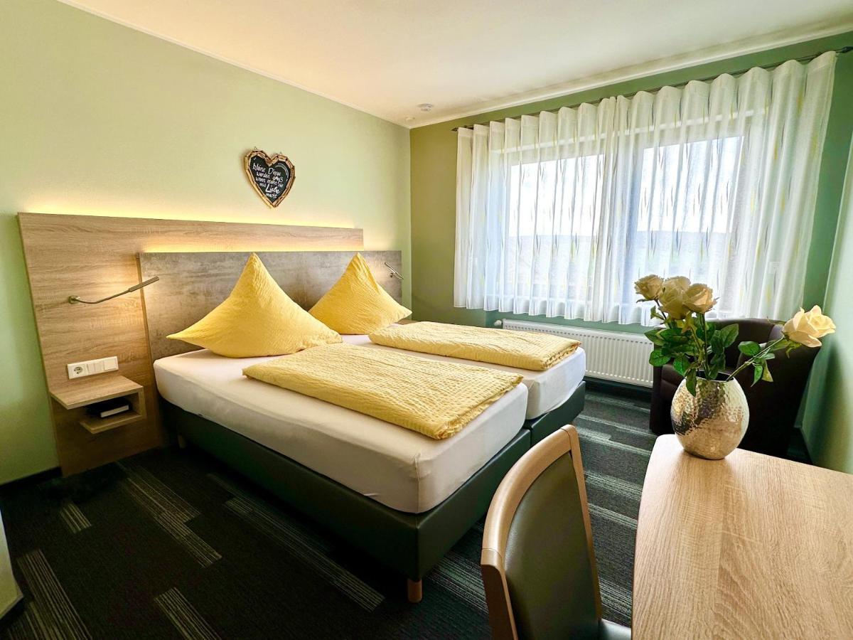 Hotel - Restaurant Berghof Berghausen  ภายนอก รูปภาพ