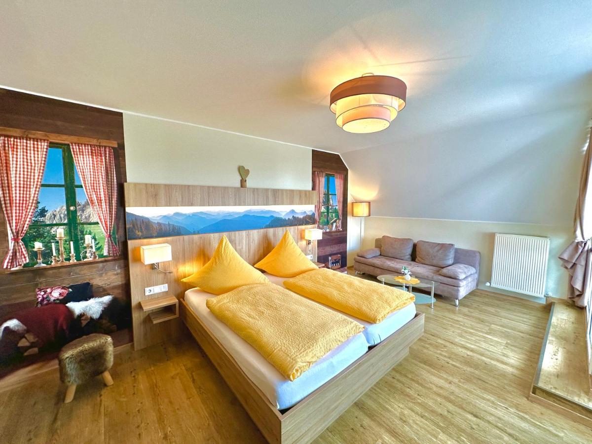 Hotel - Restaurant Berghof Berghausen  ภายนอก รูปภาพ