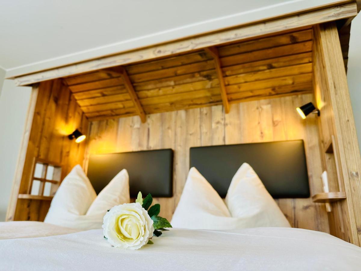 Hotel - Restaurant Berghof Berghausen  ภายนอก รูปภาพ