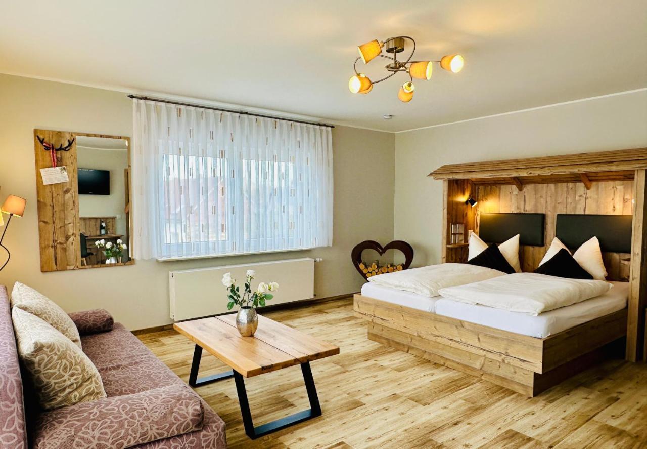 Hotel - Restaurant Berghof Berghausen  ภายนอก รูปภาพ