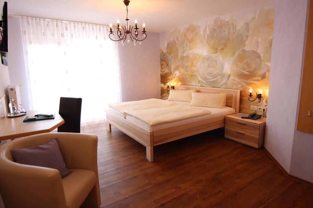 Hotel - Restaurant Berghof Berghausen  ภายนอก รูปภาพ