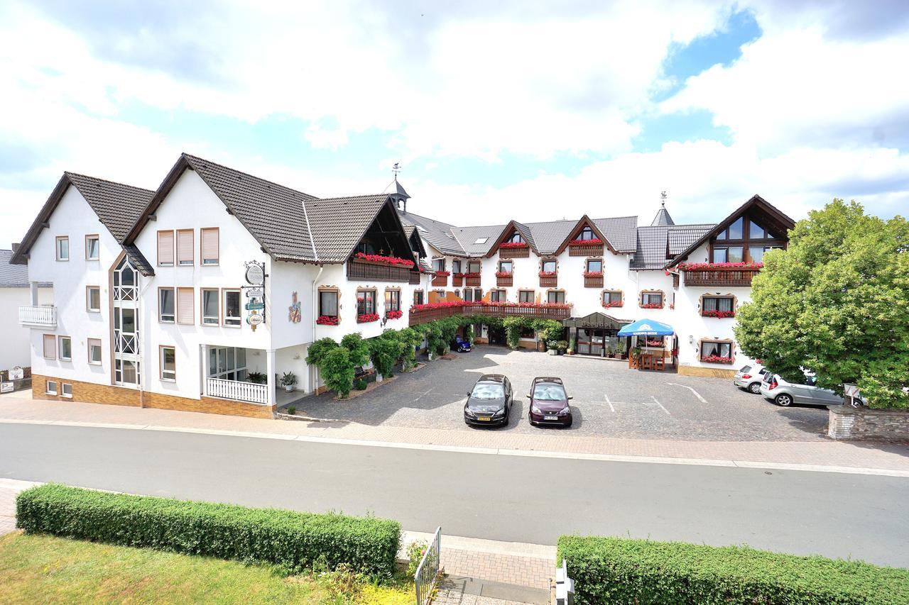 Hotel - Restaurant Berghof Berghausen  ภายนอก รูปภาพ
