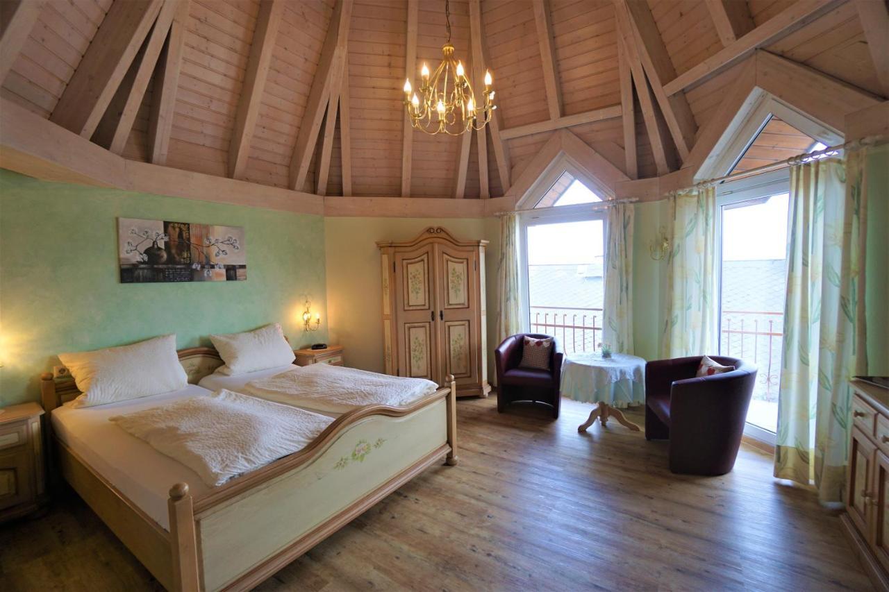 Hotel - Restaurant Berghof Berghausen  ภายนอก รูปภาพ